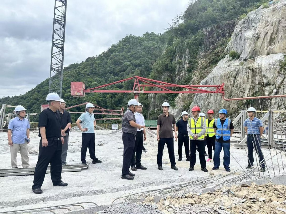 筑牢安全防線 打造優(yōu)質工程——翁源縣委書記高忠視察園洞水庫項目